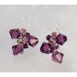 Boucles d'oreilles en fil argenté et cristal violet