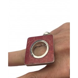 squared red ring