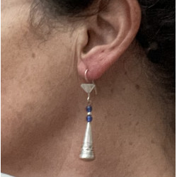 Pendientes tradicionales Touareg – Plata grabada con cuentas de vidrio azul