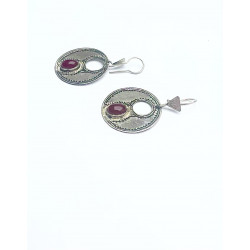 Pendientes redondos Touareg – Plata grabada con perla roja