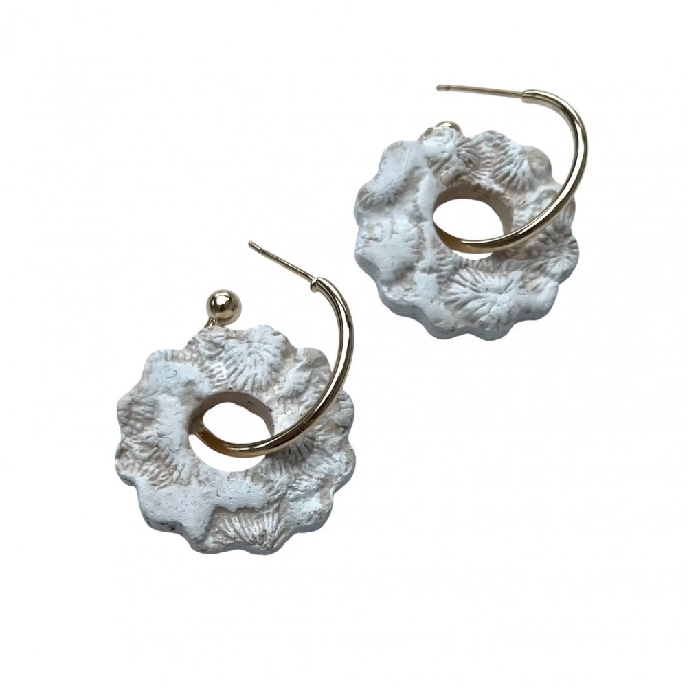 boucles oreilles fleur bleue et coeur jaune