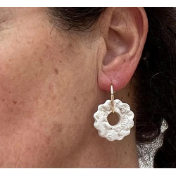 boucles oreilles fleur bleue et coeur jaune