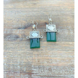 originale boucle d'oreille touareg et pierre verte translucide